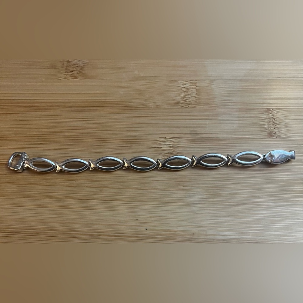 Silver Tone Fish Link Bracelet with Magnetic Clasp